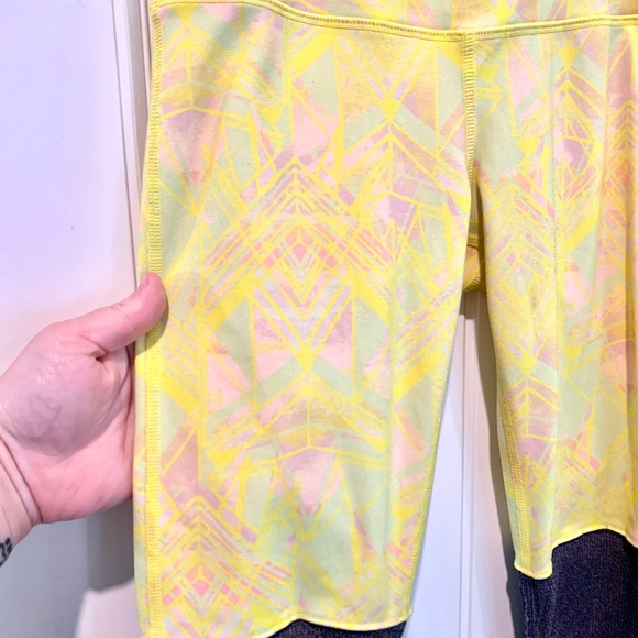 ALO YOGA Goddess Ruched Full Leggings Length Yellow Geometric Print Womens Sz XS - Picture 6 of 13